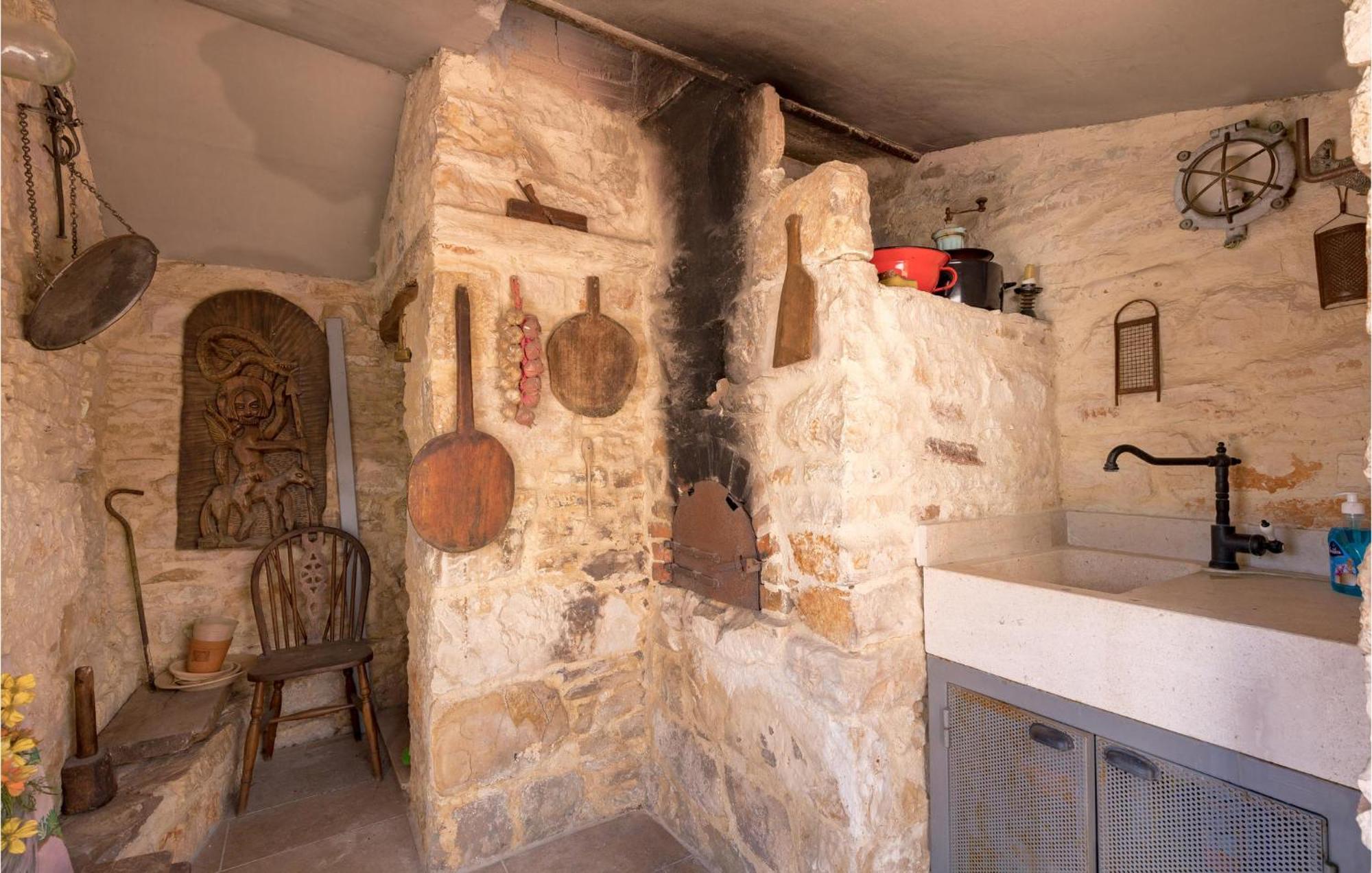 Amazing Home In Foli With Kitchen Exterior foto